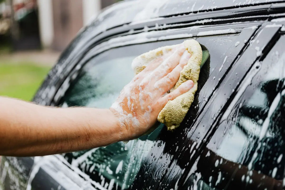Foam hand wash with a wash mitt