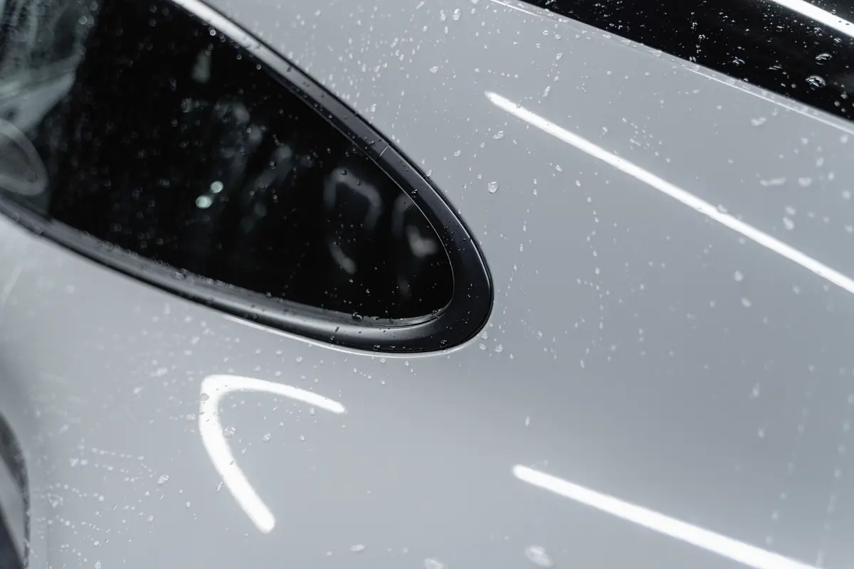 Light reflections on white paint