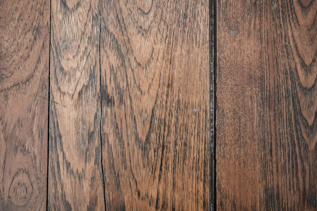 Wide plank oak floor
