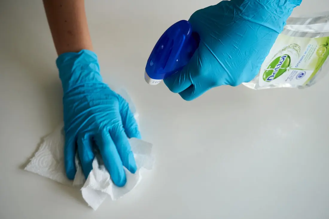 Cleaner wiping counter