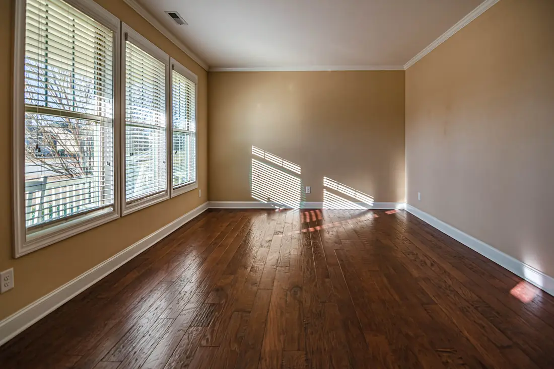 Clean empty room