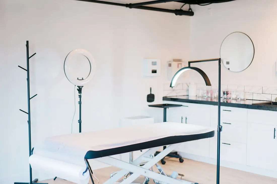Lash bed and studio