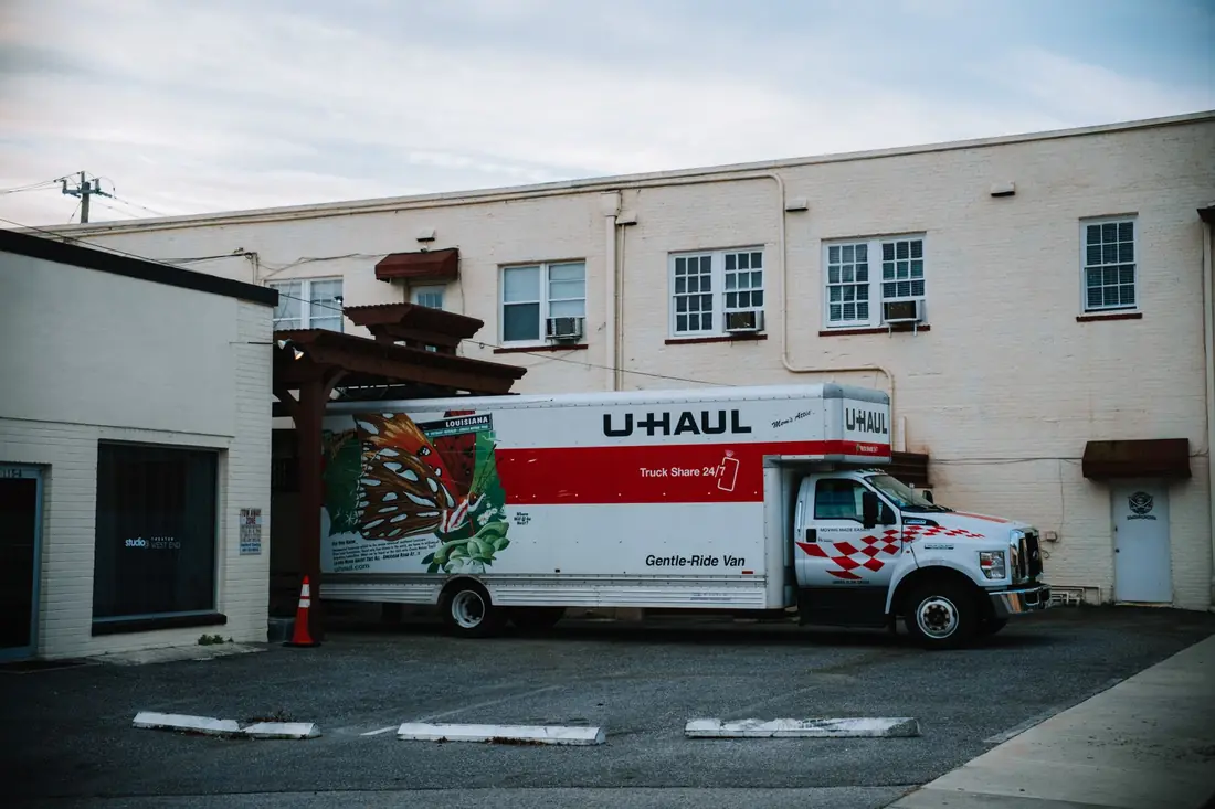 Moving truck