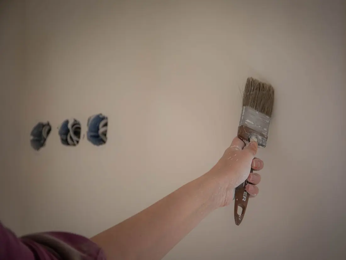 Painter cutting in